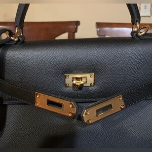 Absolutely stunning rare brand  new purse with handle .A must!